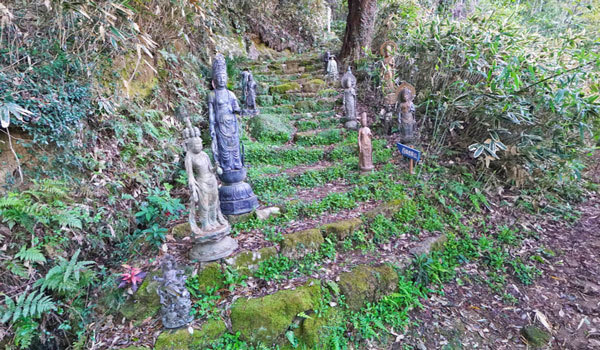 茨城県かすみがうら市おすすめ観光スポットの百体磨崖仏