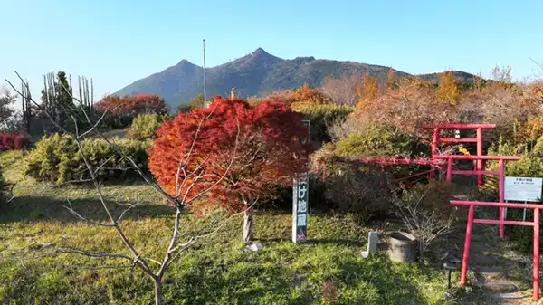 子授け地蔵からの筑波山の紅葉風景