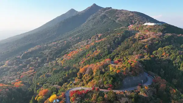 風返峠からの筑波山の紅葉風景