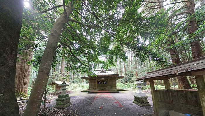 城里町の青山神社の拝殿・本殿・境内