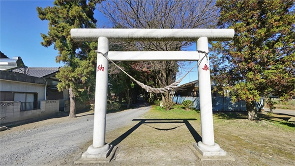 春日神社の一の鳥居と参道の景観写真とVRツアーのリンク