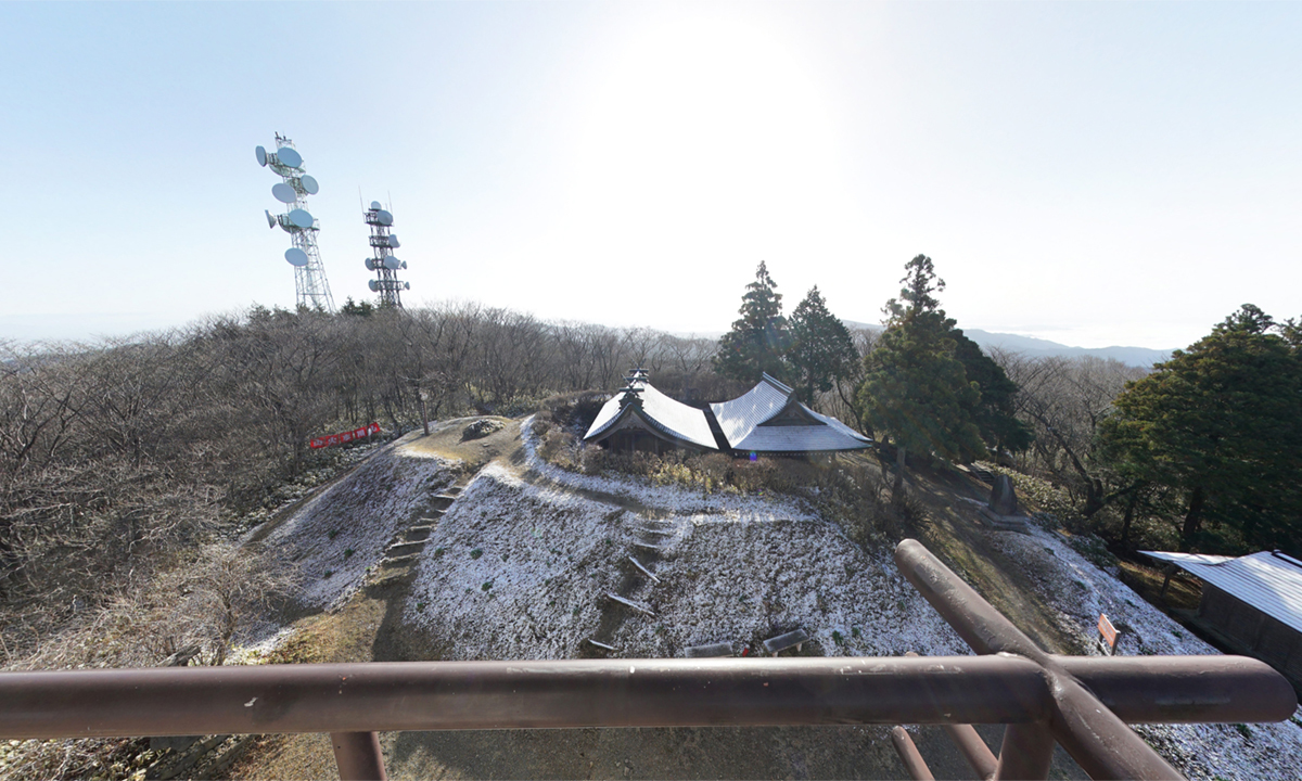 茨城県の最高峰八溝山の初日の出