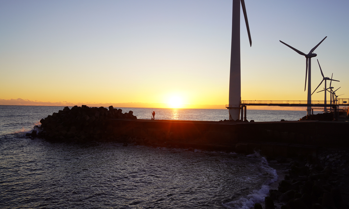 茨城県神栖市の鹿島港北浜の日の出