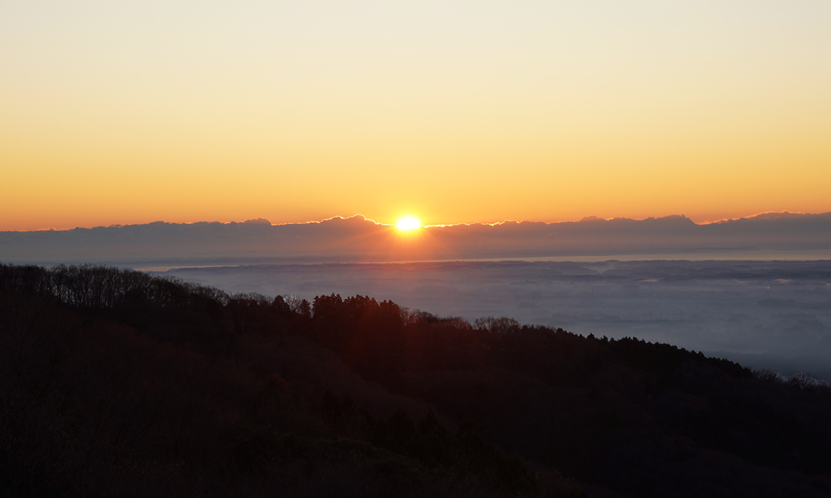 茨城県土浦市の朝日峠展望公園頂上の初日の出