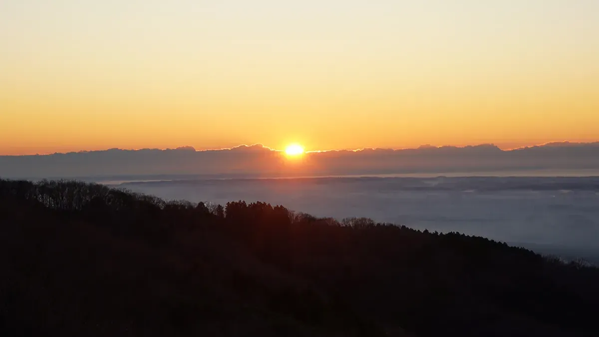 茨城県土浦市の朝日峠展望公園頂上の初日の出