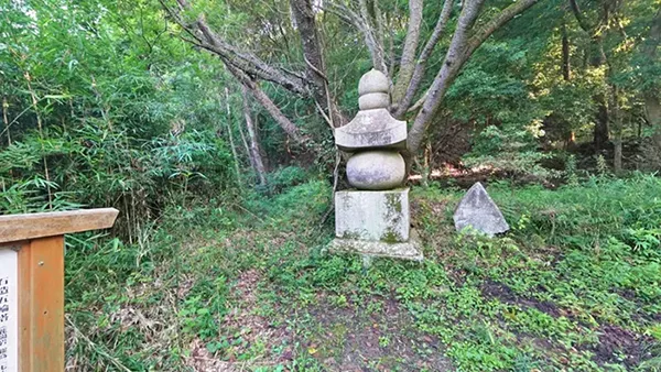 つくば市おすすめ史跡スポットの極楽寺公園五輪塔