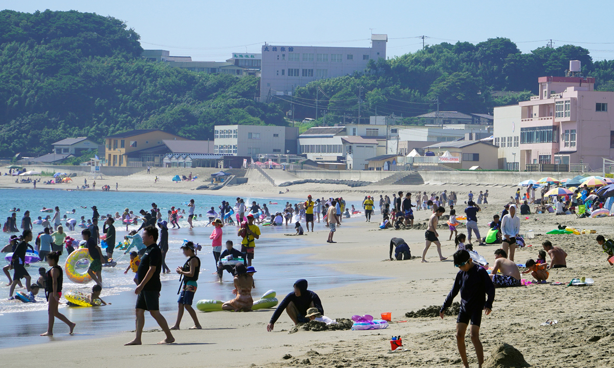 ひたちなか市の阿字ヶ浦海水浴場の南側の海水浴の様子VRツアー