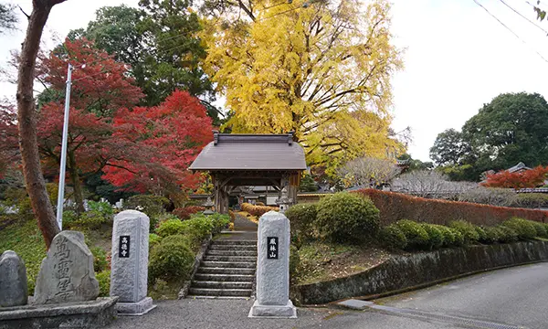 茨城県大子町の高徳寺の紅葉