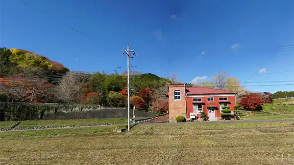 茨城県常陸太田市の旧町屋変電所の紅葉VRツアー