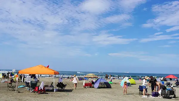 鹿嶋市の平井海水浴場の海水浴の様子