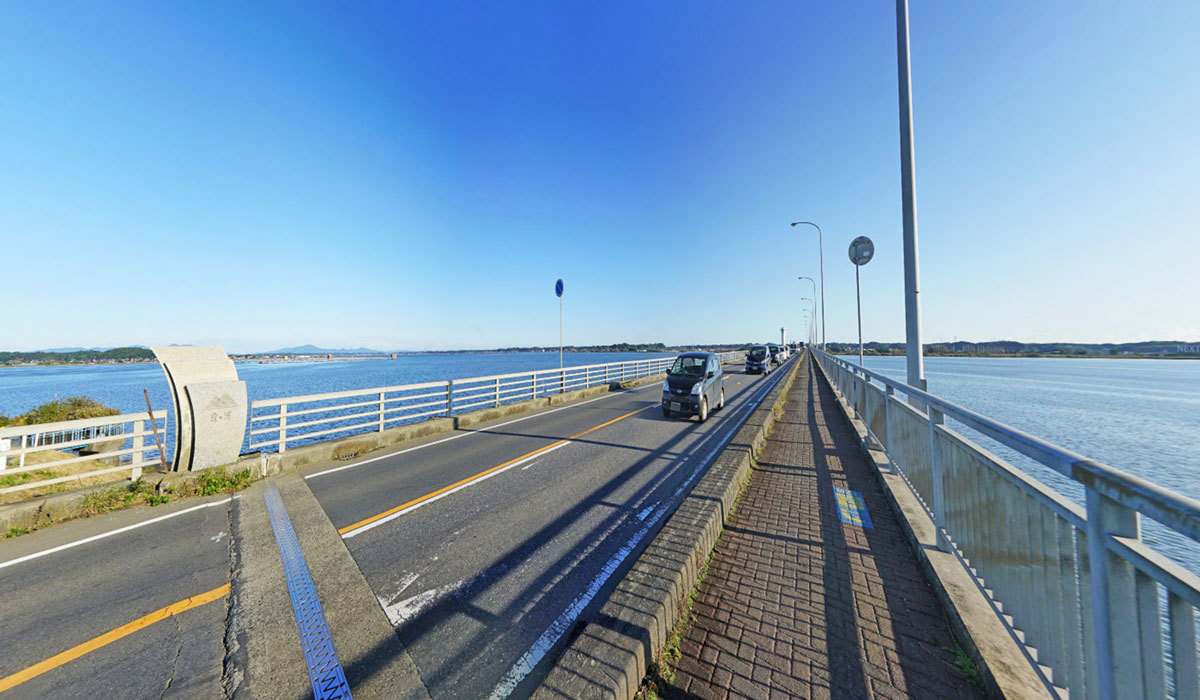 かすみがうら市の霞ヶ浦大橋