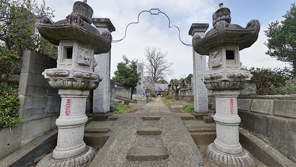 下妻市の常願寺の山門の景観写真