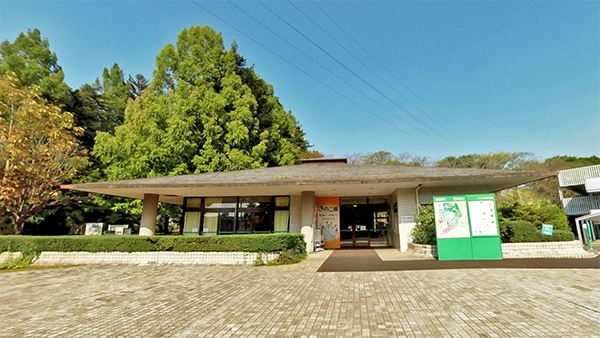 筑波実験植物園の画像と茨城県のスイレンの花・睡蓮池の名所案内ページの筑波実験植物園へのリンク