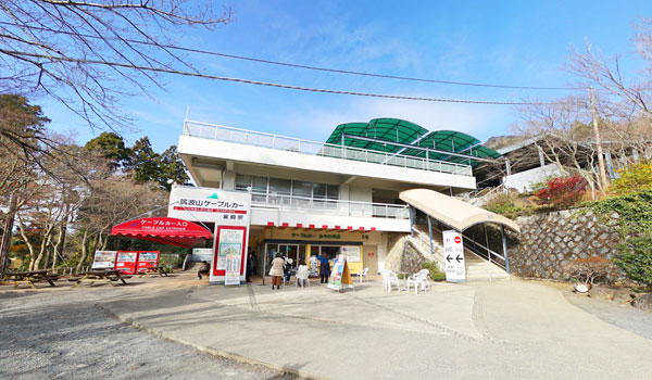 茨城県の紅葉名所の筑波山のケーブルカー宮脇駅