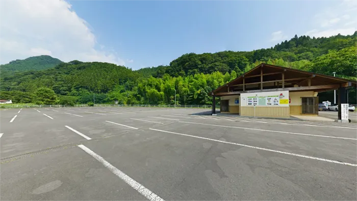 Link to scenic photos and VR tour of the municipal Fukuroda No. 2 Parking Lot and accompanying restrooms in Fukuroda, Daigo Town