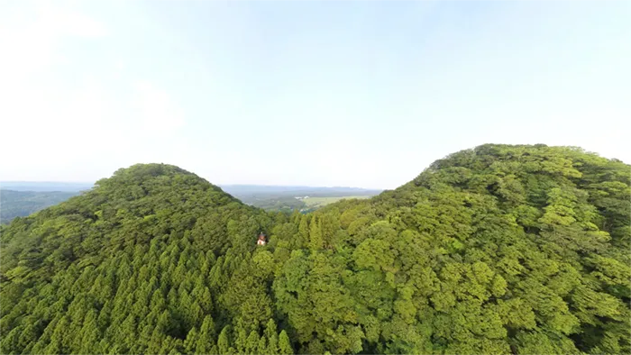 Aerial photograph of Tsukioiyama in Daigo Town and link to VR tour