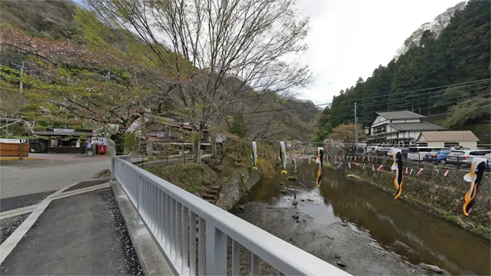Photos of Koinobori scenery along Takigawa River in Daigo Town and a link to a VR tour
