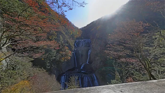 Photos of Fukuroda Falls scenery from the Second Observation Deck in Daigo Town and a link to a VR tour