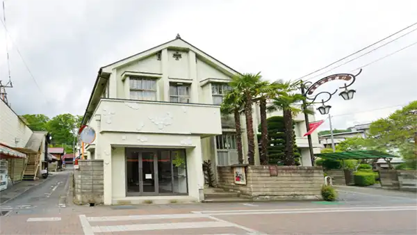 Landscape photos of the former Higuchi Hospital in Daigo Town and a link to a VR tour