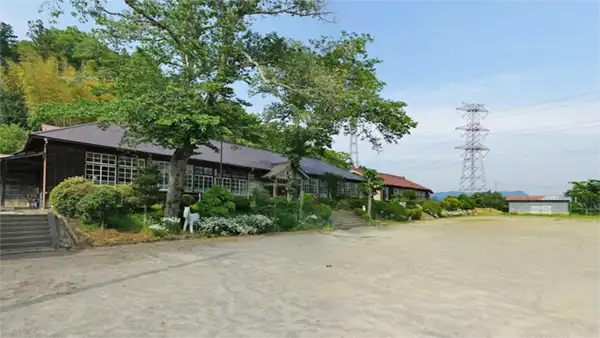 Scenery photos of the Former Ueoka Elementary School in Daigo Town and a link to the VR tour