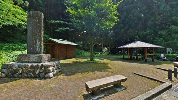 Scenic photos of Inohana Toge Ichirizuka Road Park in Daigo Town and links to a VR tour