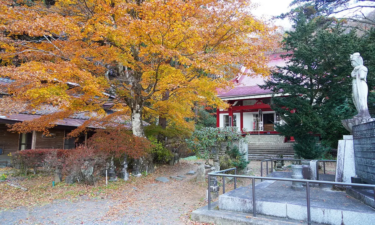 大子町の日輪寺の八溝観音像付近の紅葉景観とVRツアーリンク