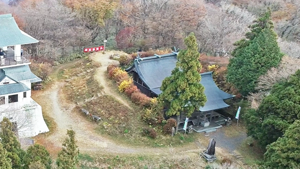Scenic photos of the Haiden of Yamizore Shrine in Daigo Town and a link to a VR tour.