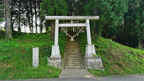 諏訪神社の鳥居景観写真