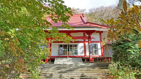 Scenic photos of Nichirinji Temple Main Hall in Daigo Town and a link to the VR tour