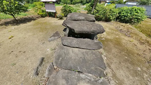 坂東市の高山古墳と石室の景観写真とVRツアーのリンク